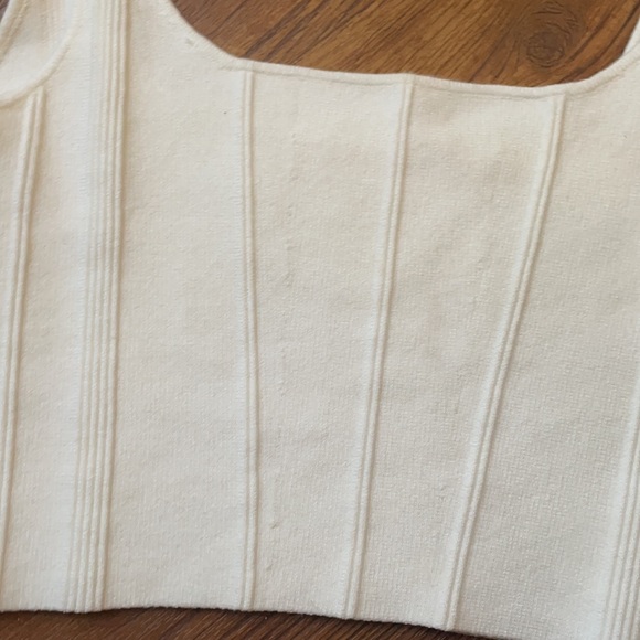 White crop top NWOT - Picture 2 of 3